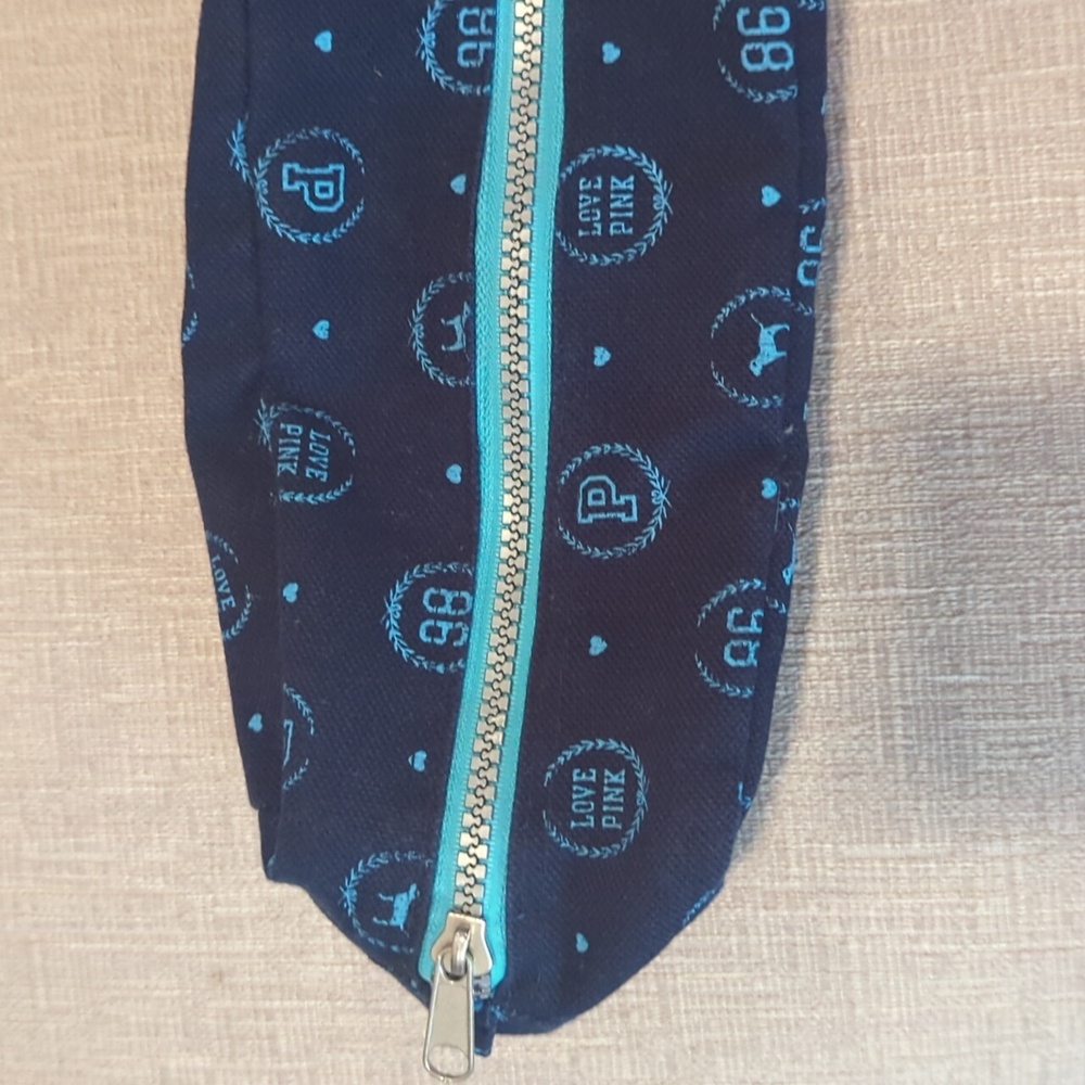 VS PINK Cosmetic Bag with Collegiate Logos Navy Color - Picture 6 of 9
